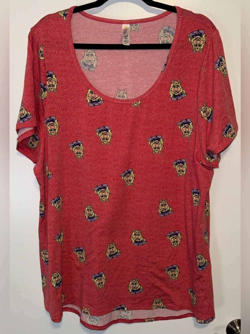 LuLaRoe Miss Piggy Red Scoop Neck Short Sleeve Top
